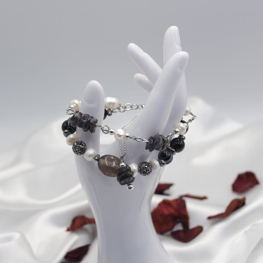 اللؤلؤ الطبيعي وأحجار الكوارتز